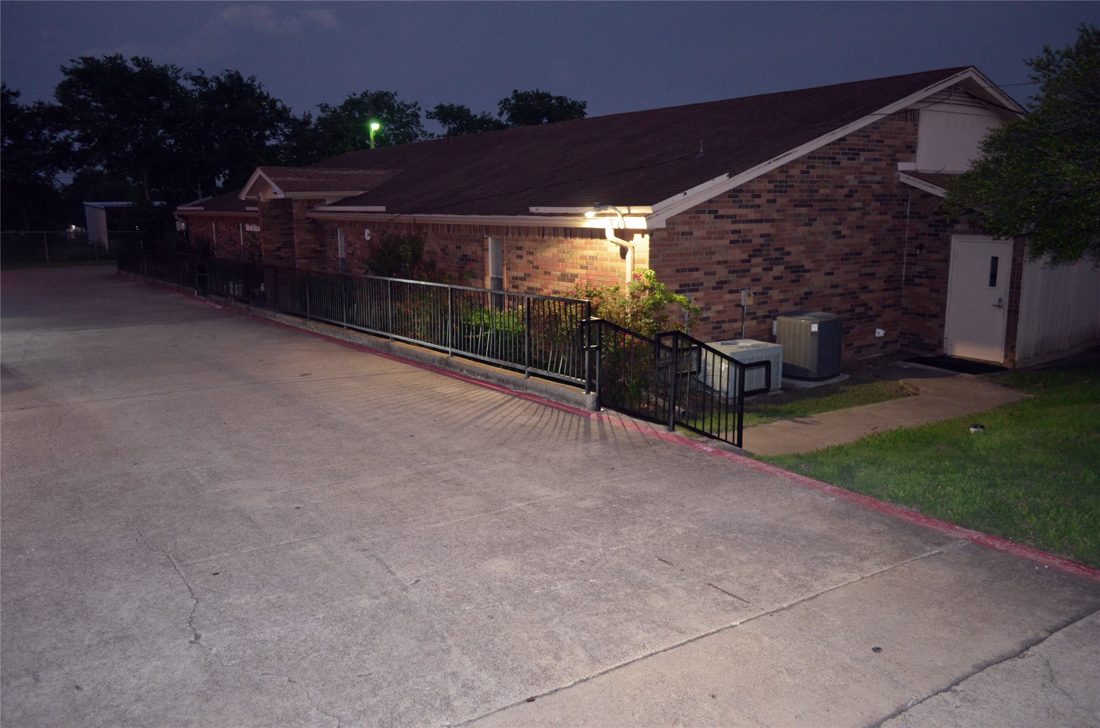 1000 E Red Bird Lane Dallas TX 75241
