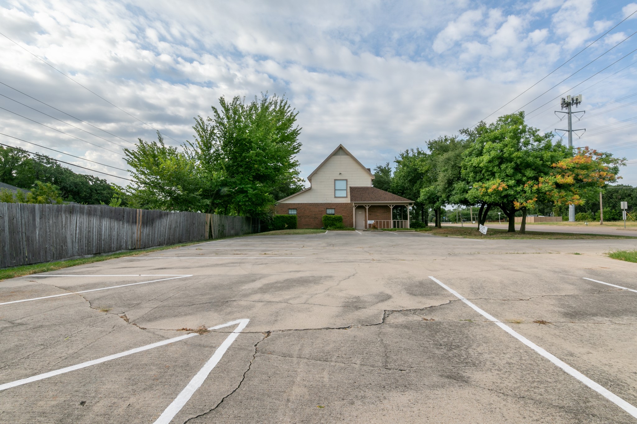 2335 W Green Oaks Boulevard Arlington TX 76016
