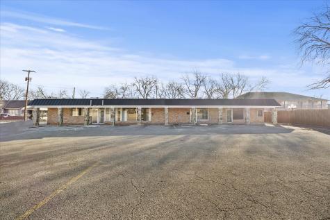 2108 Monroe Street Commerce TX 75428