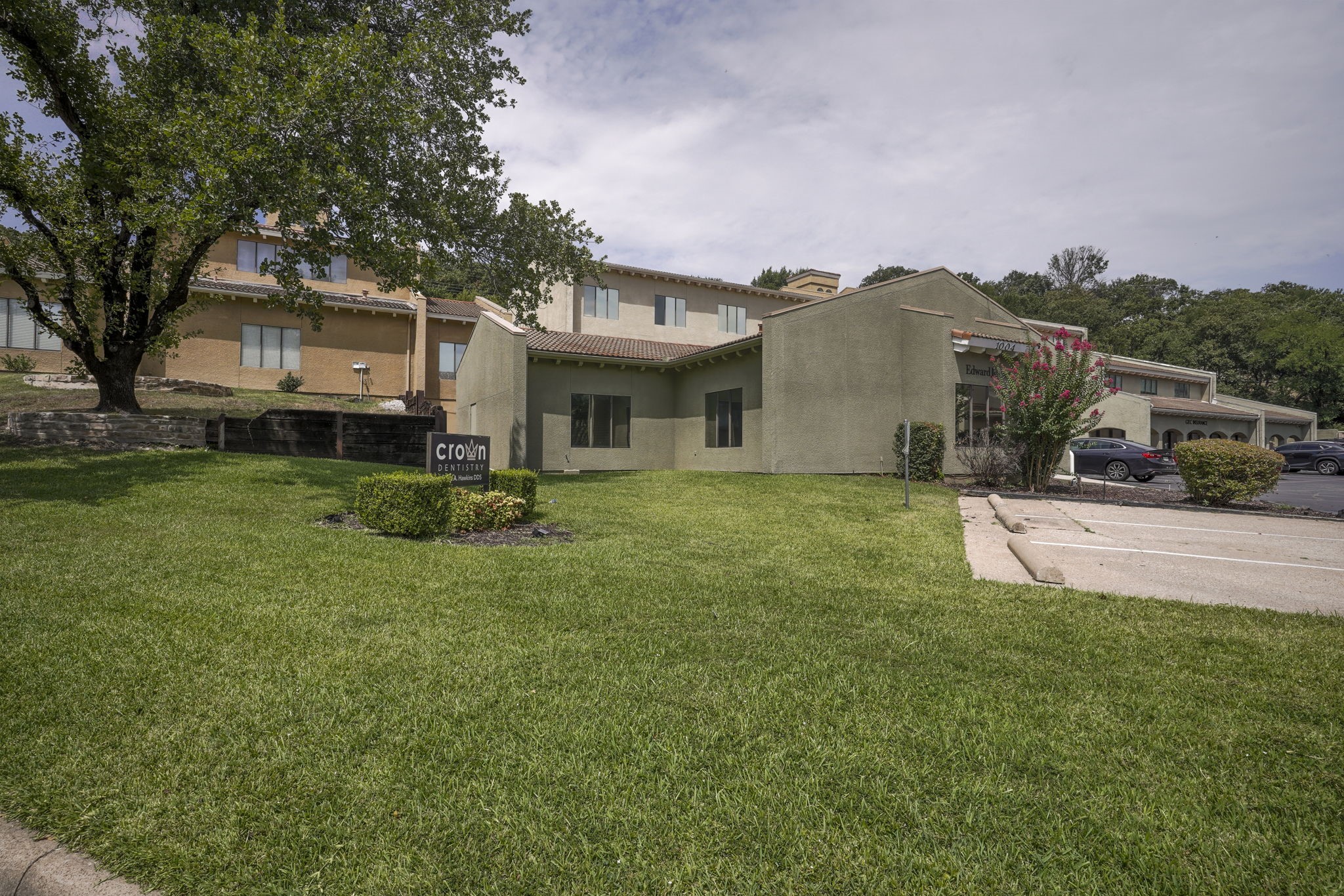 1004 N Bowen Road Arlington TX 76012