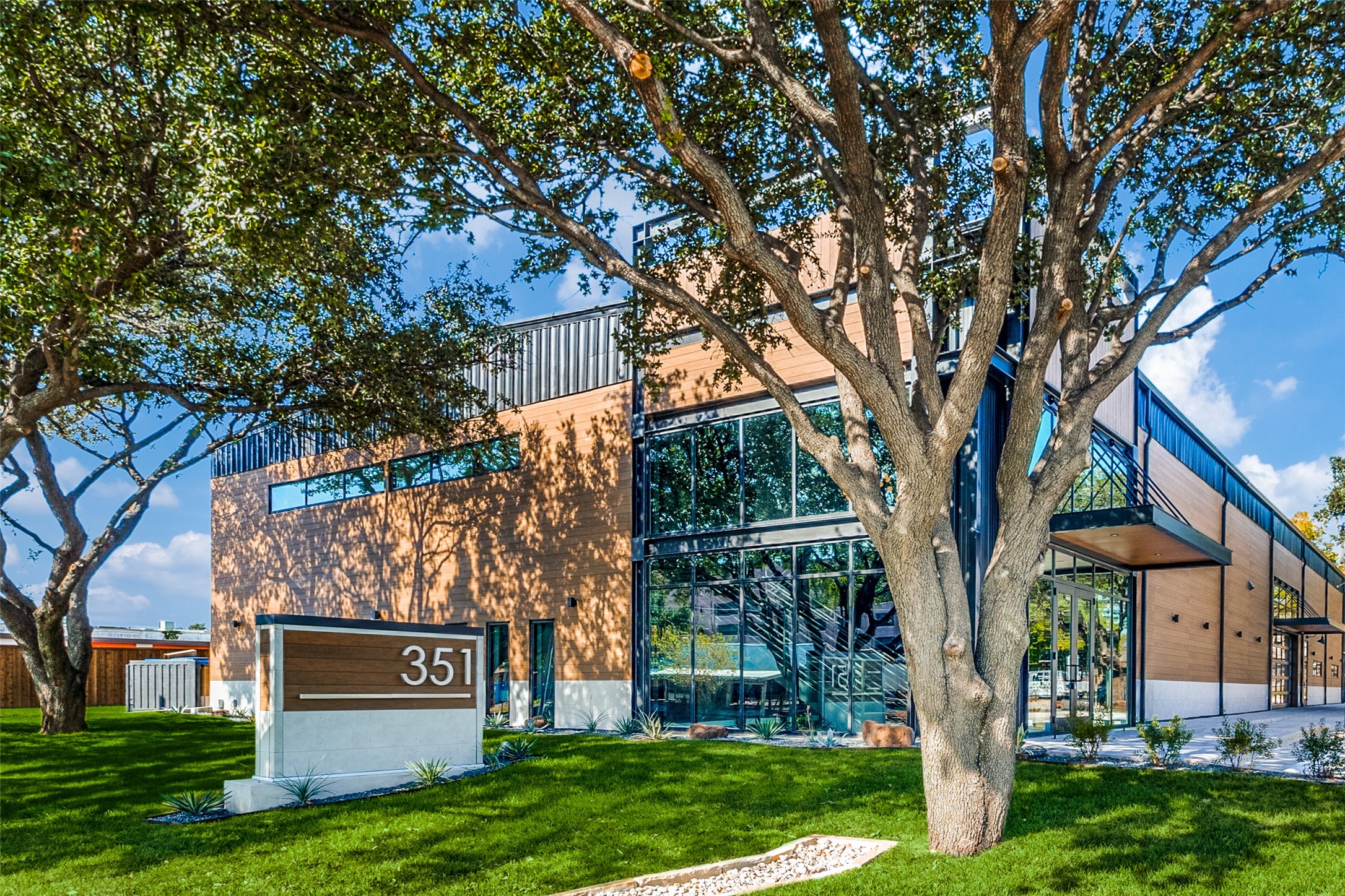351 E Hudgins Street Grapevine TX 76051