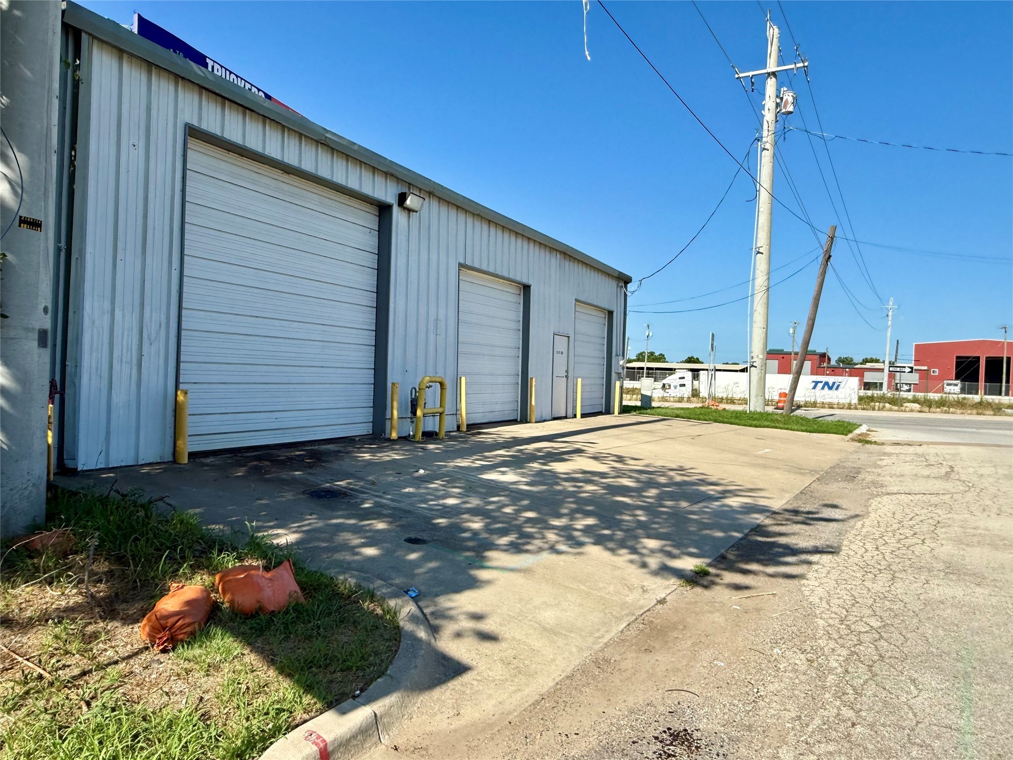 608 N I-35 Gainesville TX 76240