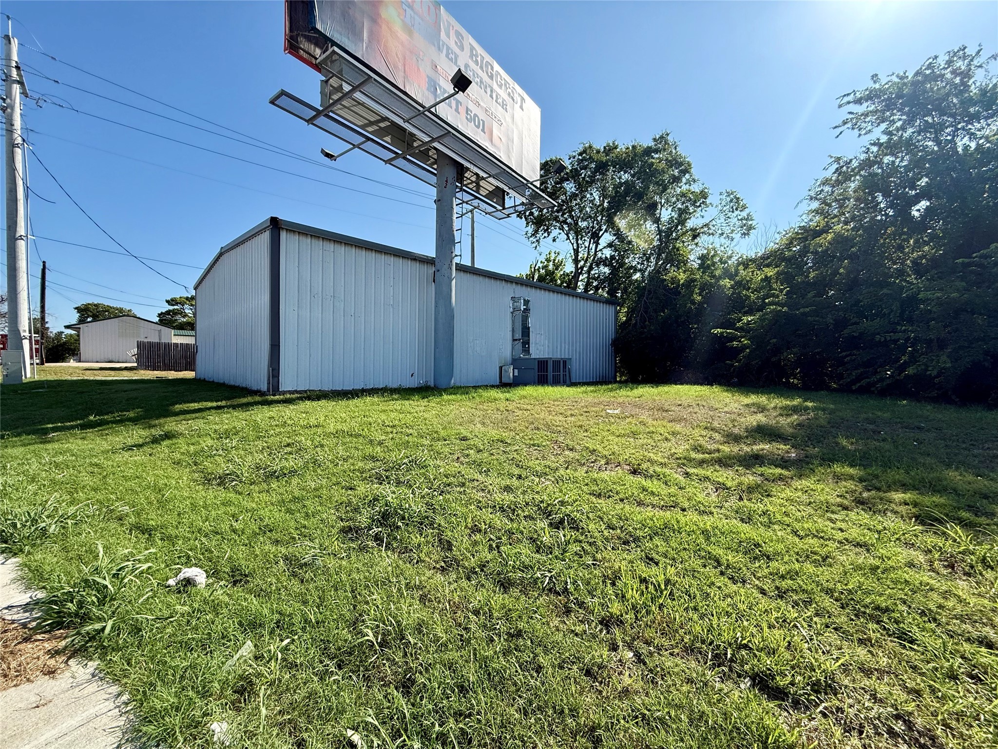 608 N I-35 Gainesville TX 76240