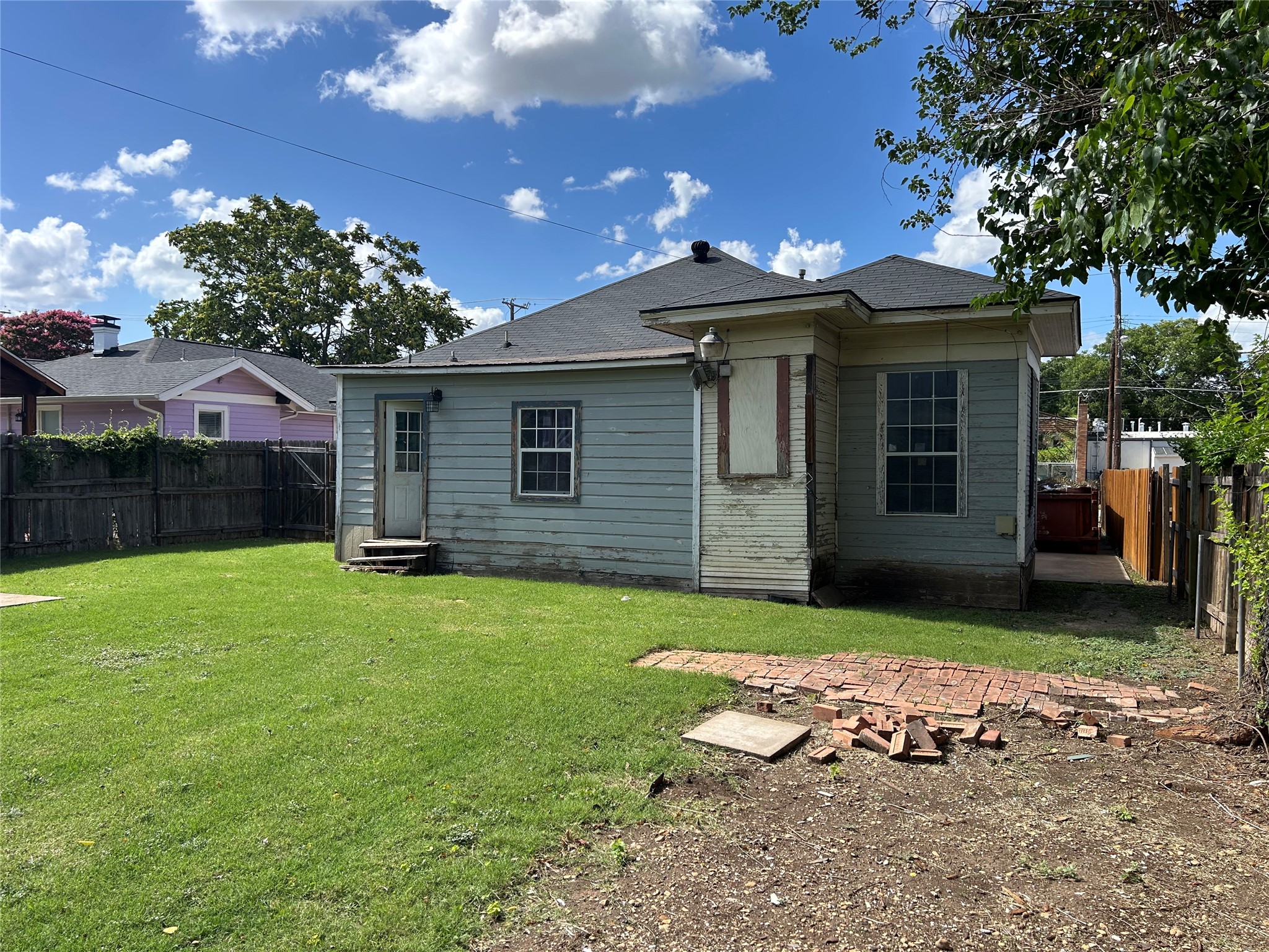 428 W 7th Street Dallas TX 75208