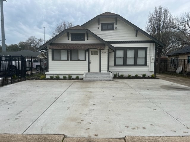 210 W Pembroke Avenue Dallas TX 75208