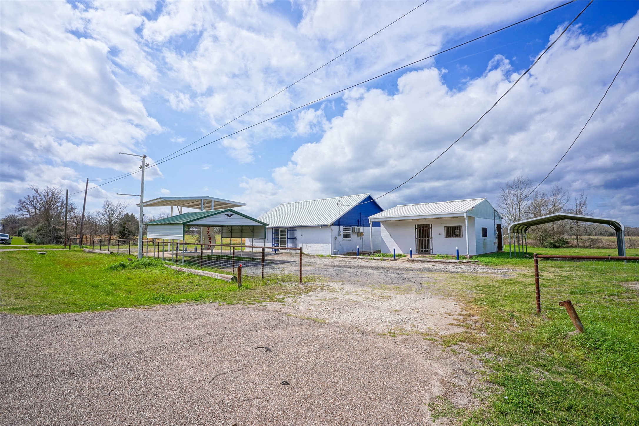 11833 Highway 90 N Bedias TX 77831