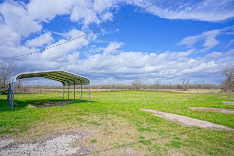 11833 Highway 90 N Bedias TX 77831