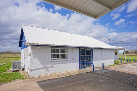 11833 Highway 90 N Bedias TX 77831