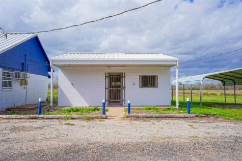 11833 Highway 90 N Bedias TX 77831