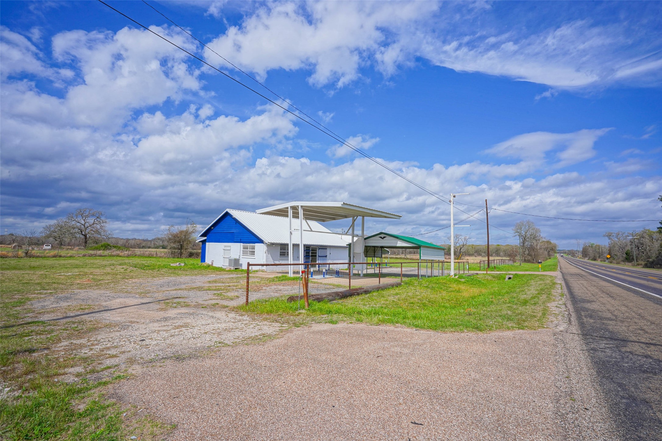 11833 Highway 90 N Bedias TX 77831