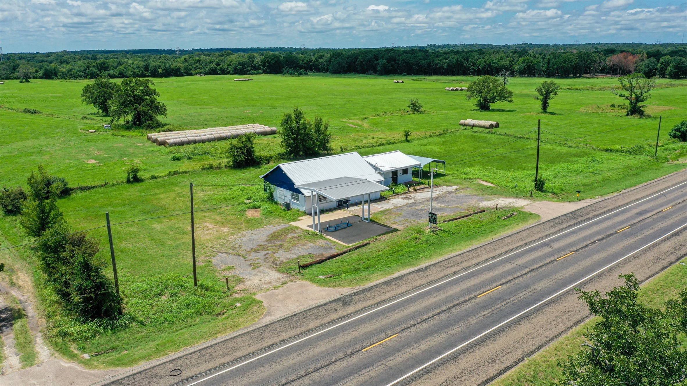 11833 Highway 90 N Bedias TX 77831