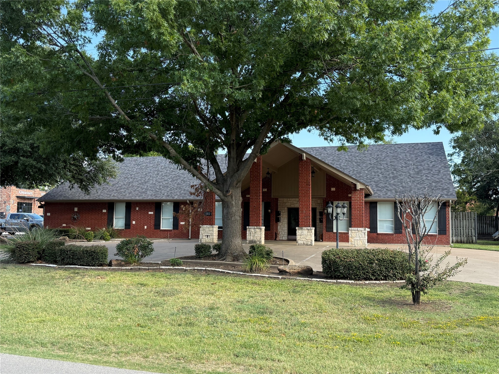 140 W Eldred Street Burleson TX 76028