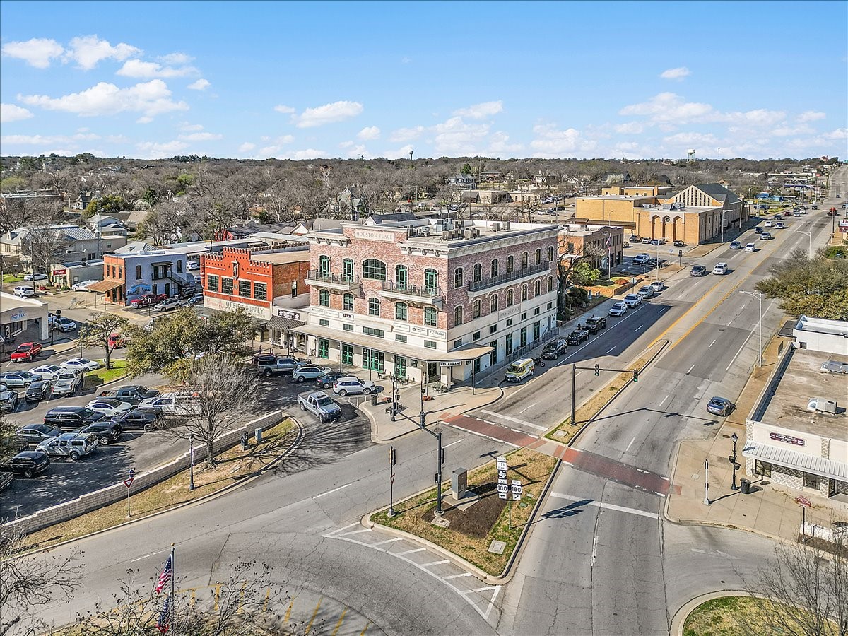 102 Houston Avenue Weatherford TX 76086