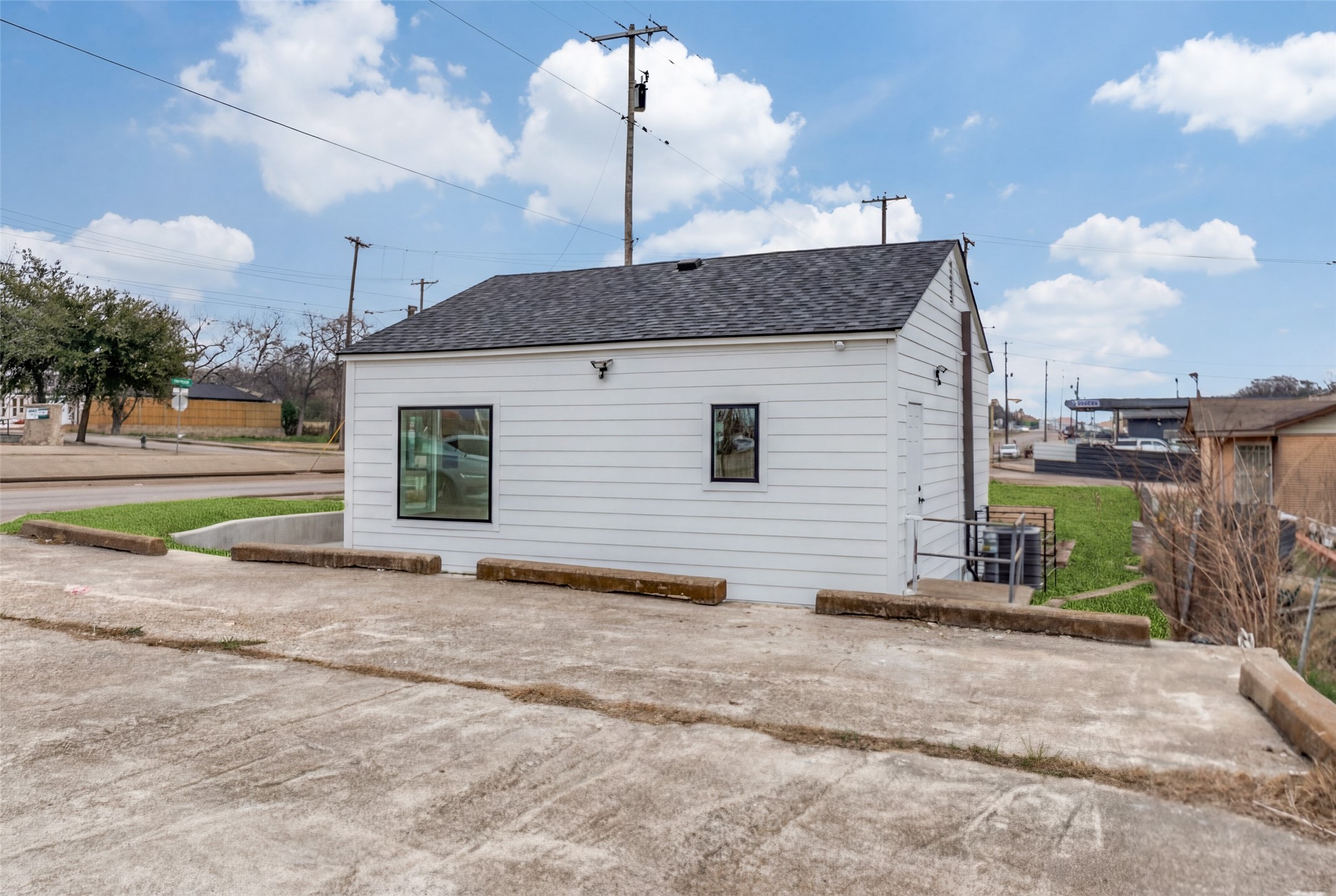 1739 Marfa Avenue Dallas TX 75216