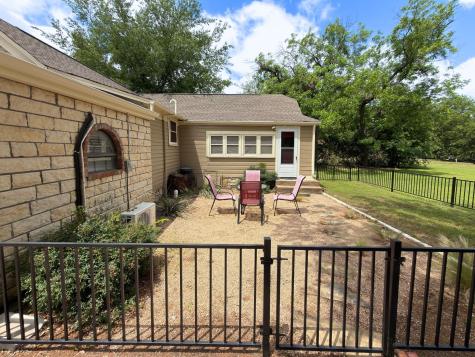 902 W Pearl Street Granbury TX 76048