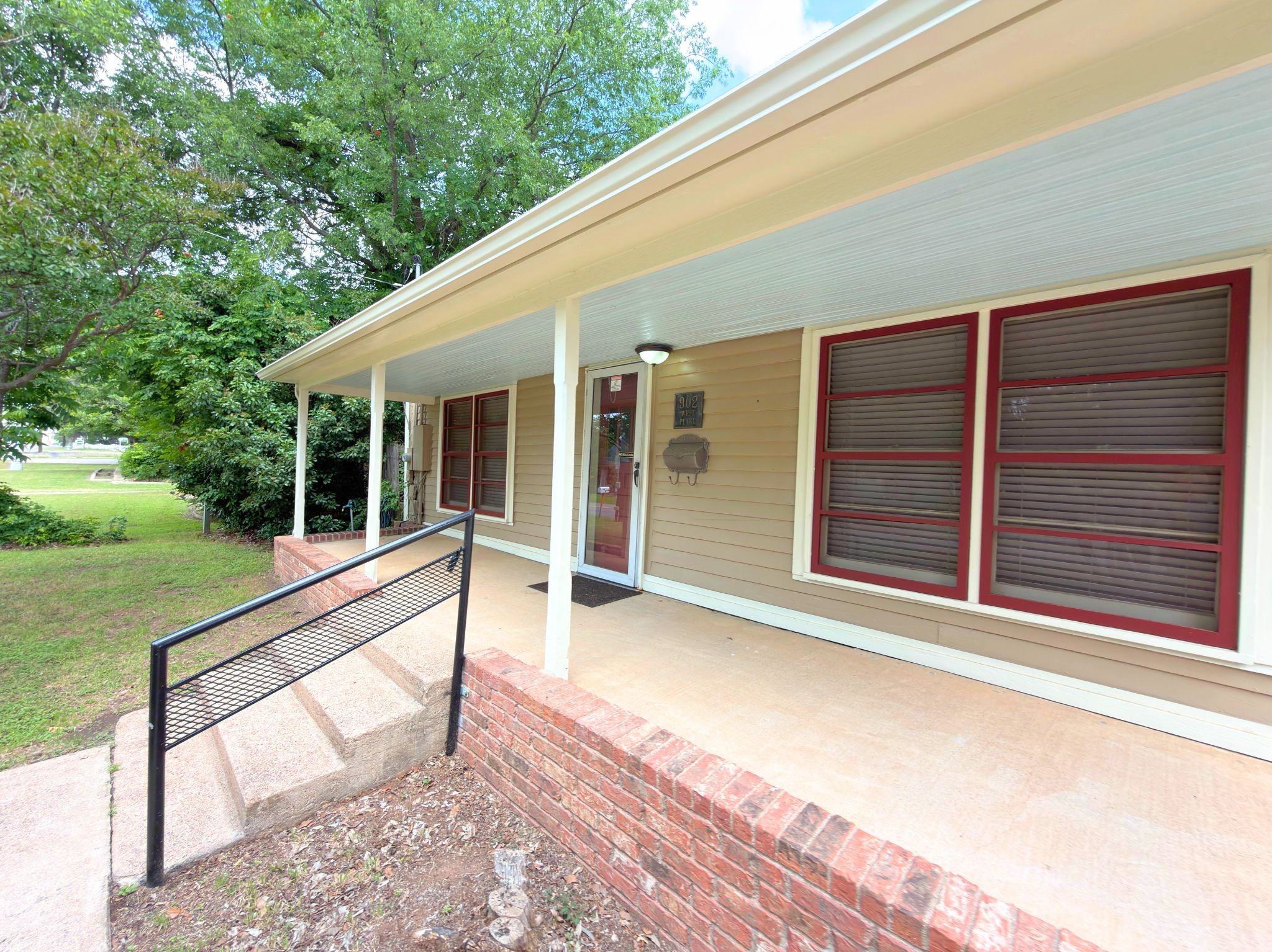 902 W Pearl Street Granbury TX 76048