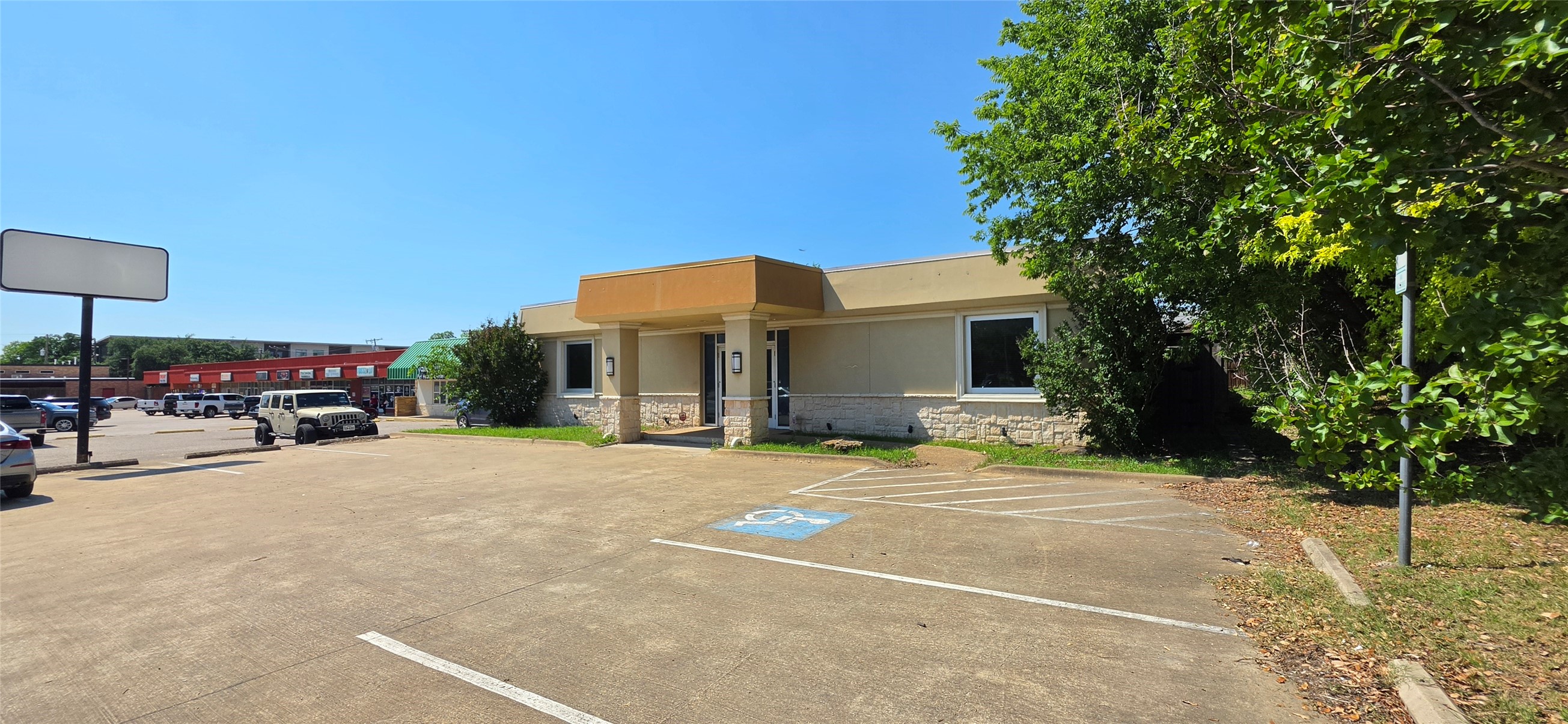 2567 Valley View Lane Farmers Branch TX 75234