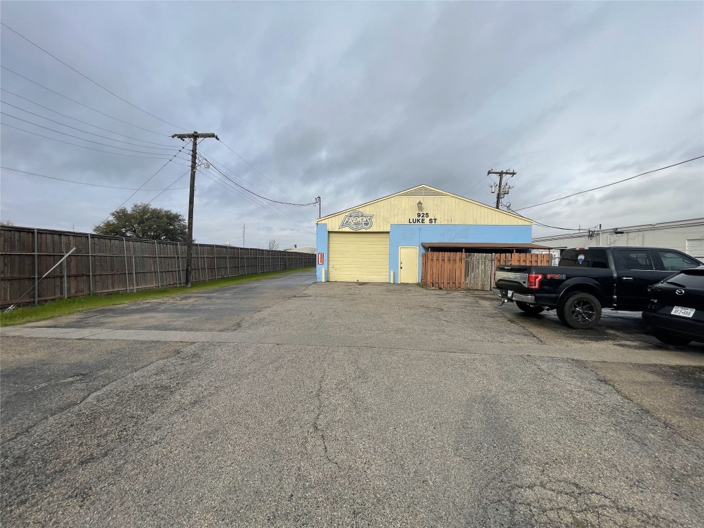 925 Luke Street Irving TX 75061