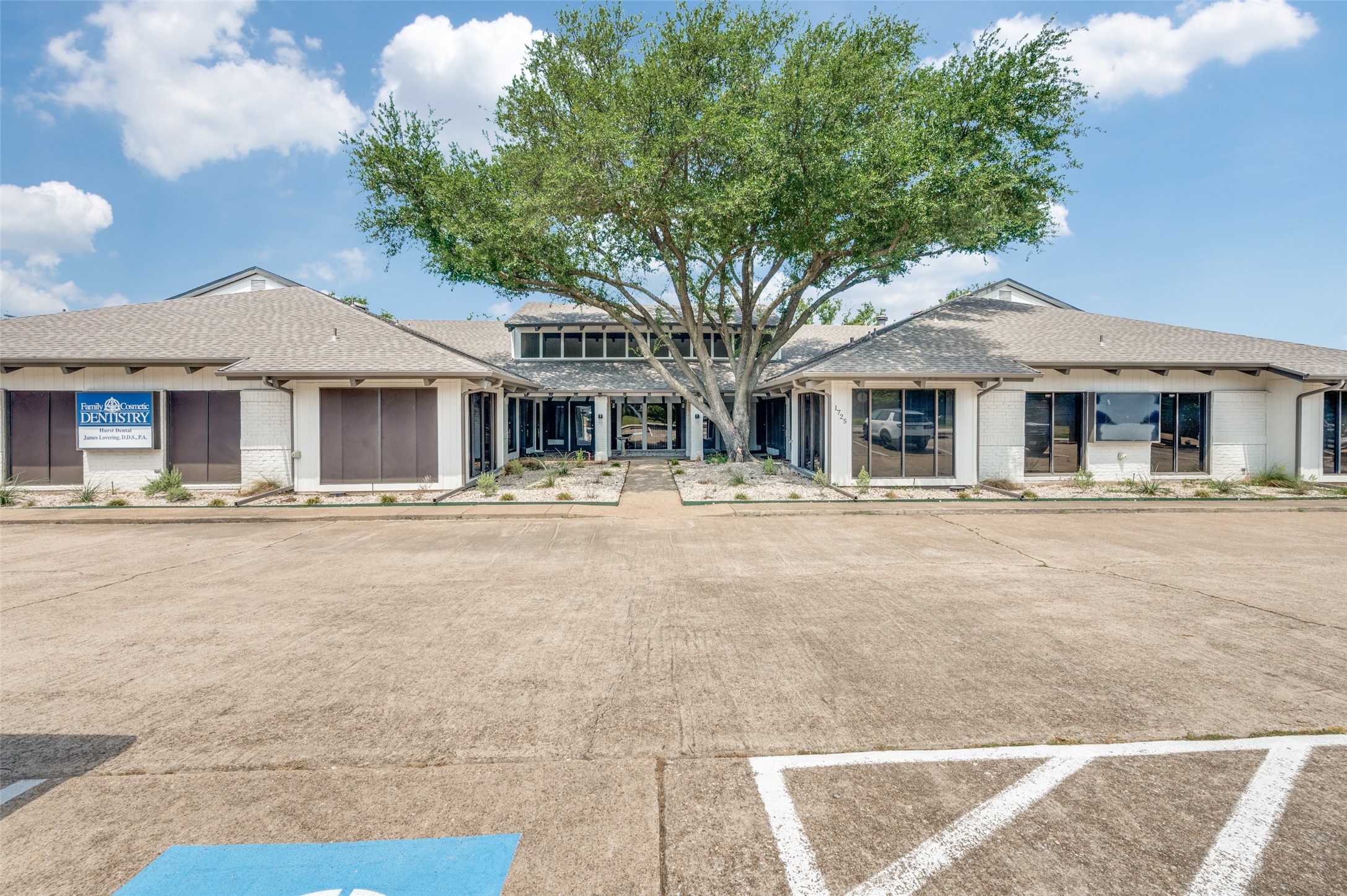 1725 Cimarron Trail Hurst TX 76054