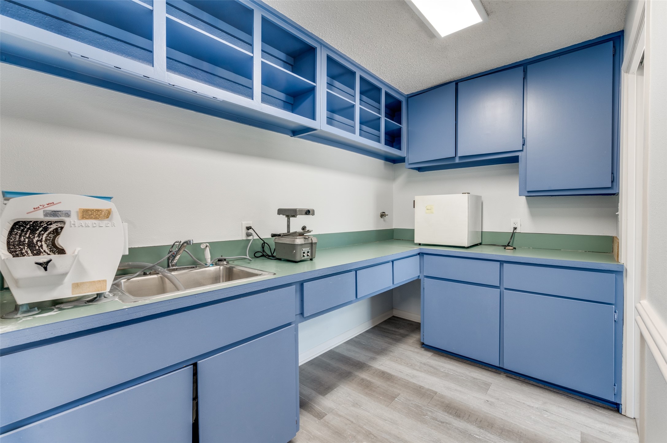 1725 Cimarron Trail Hurst TX 76054