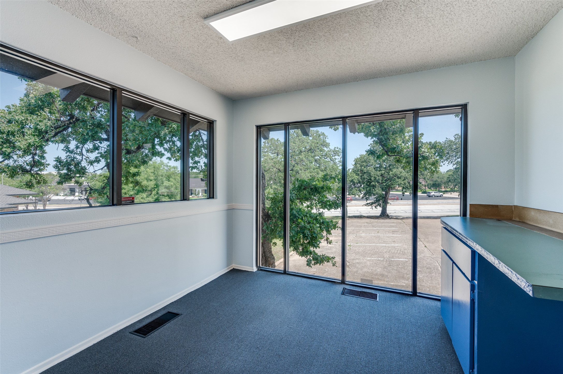 1725 Cimarron Trail Hurst TX 76054