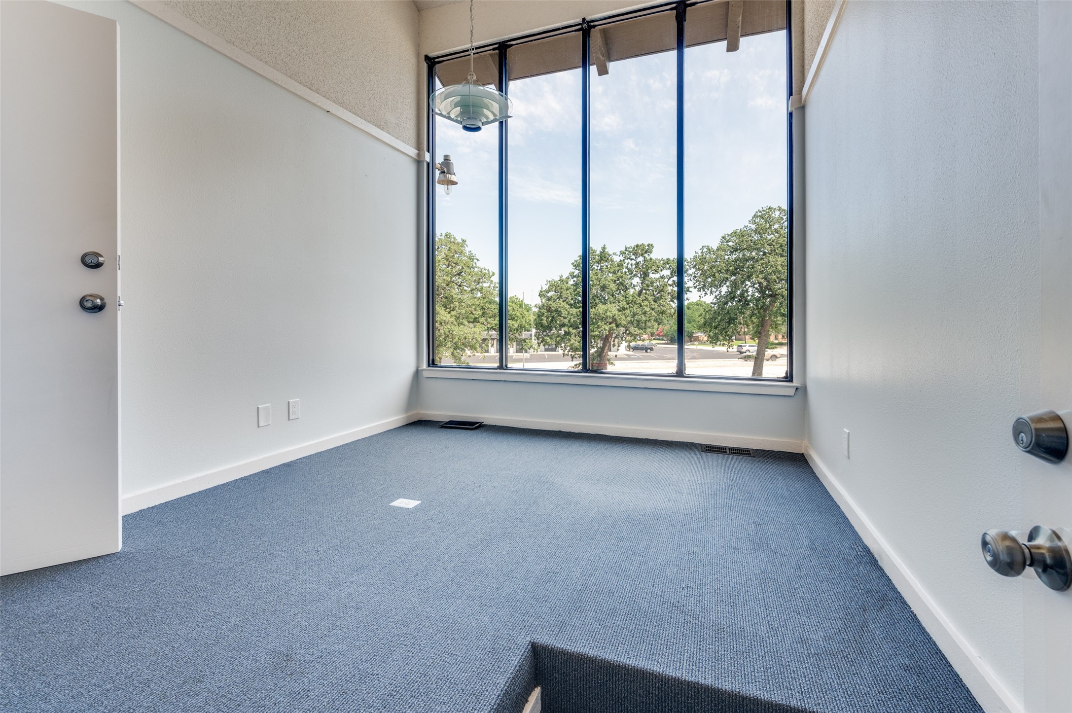 1725 Cimarron Trail Hurst TX 76054