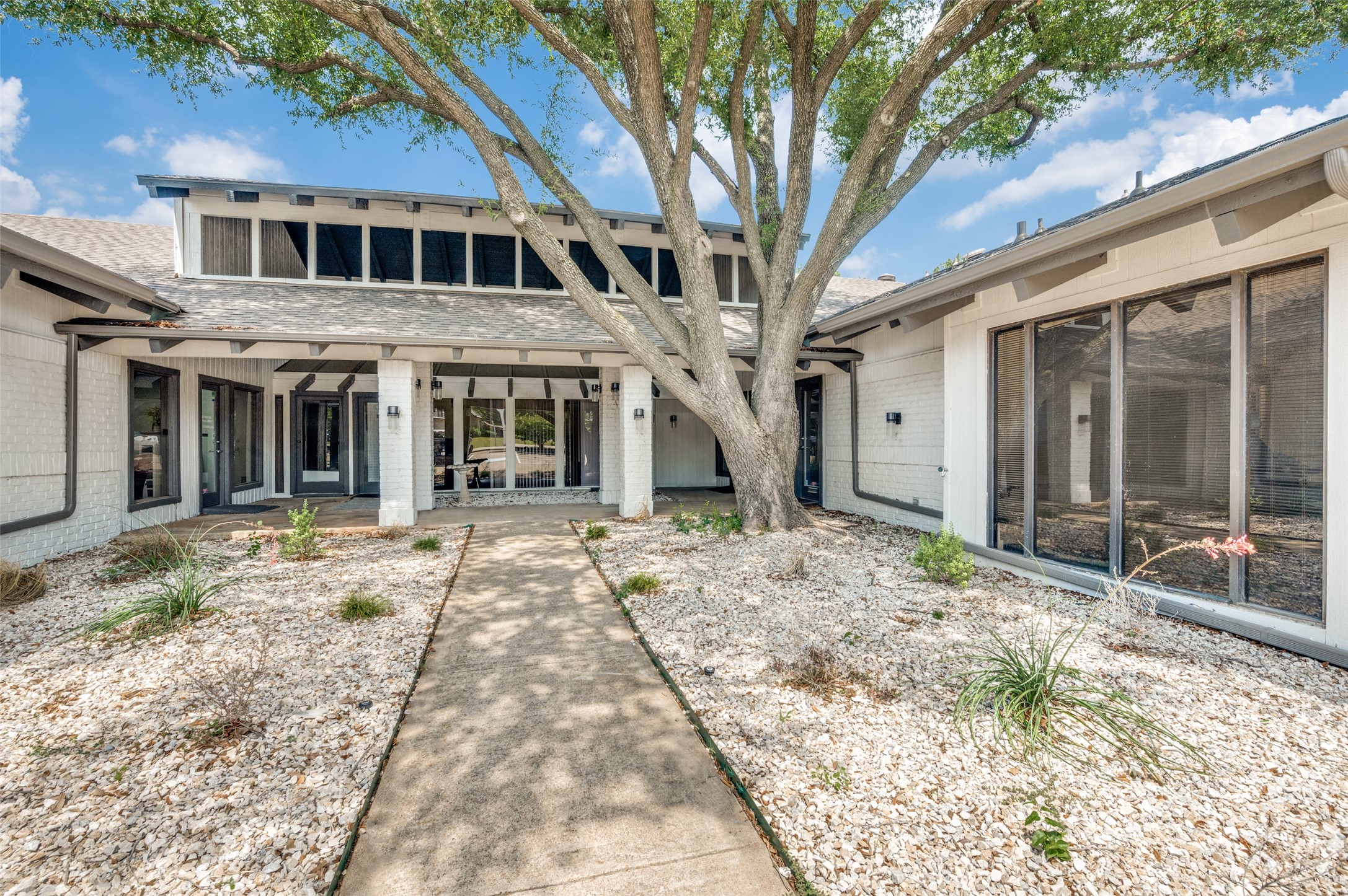 1725 Cimarron Trail Hurst TX 76054