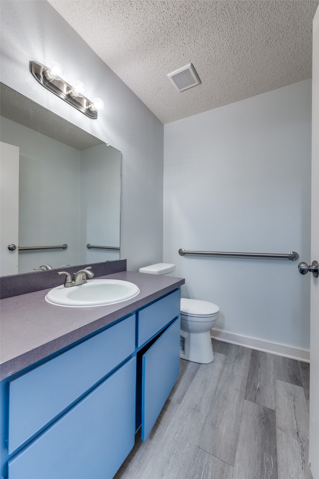 1725 Cimarron Trail Hurst TX 76054