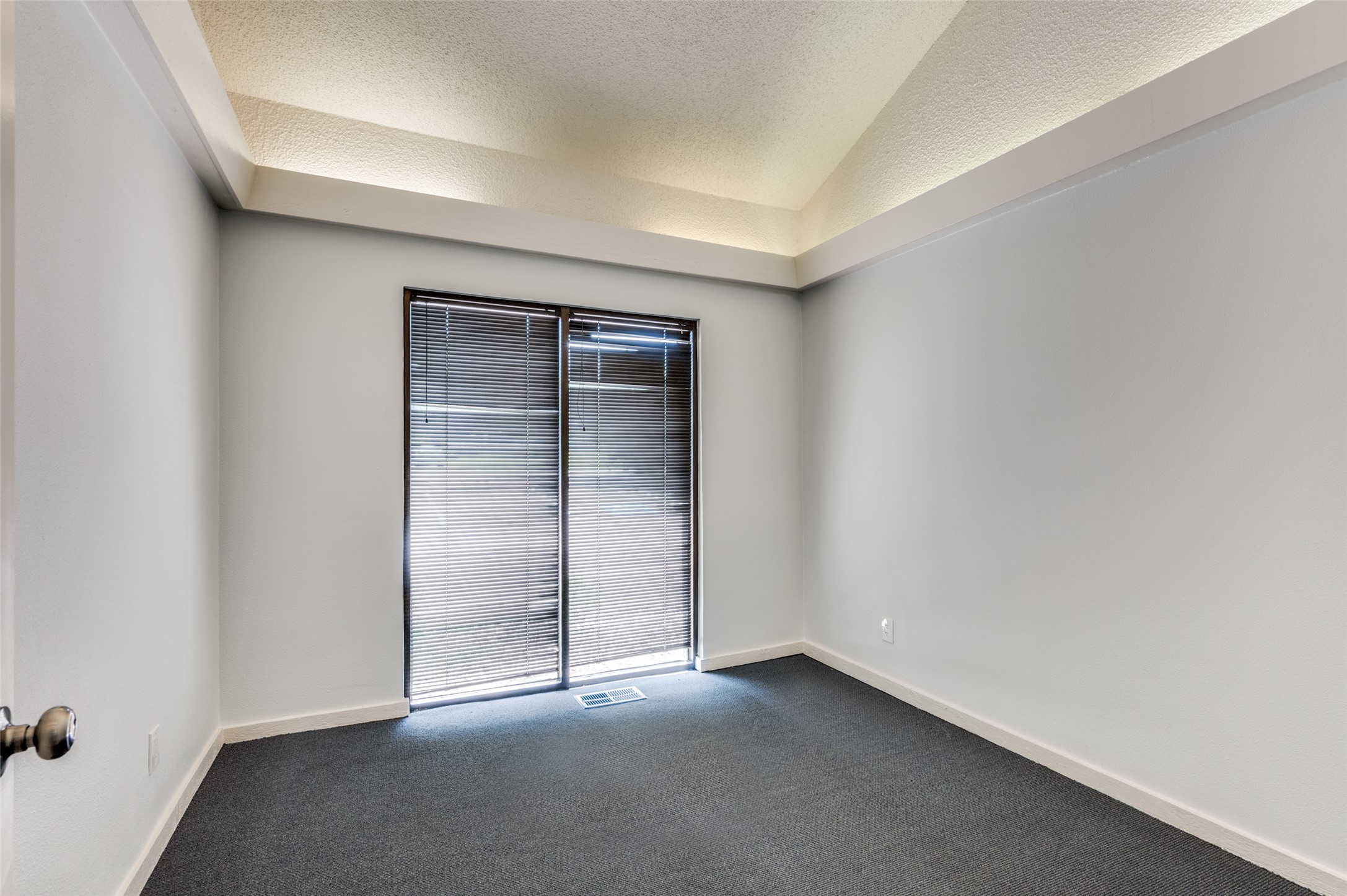1725 Cimarron Trail Hurst TX 76054
