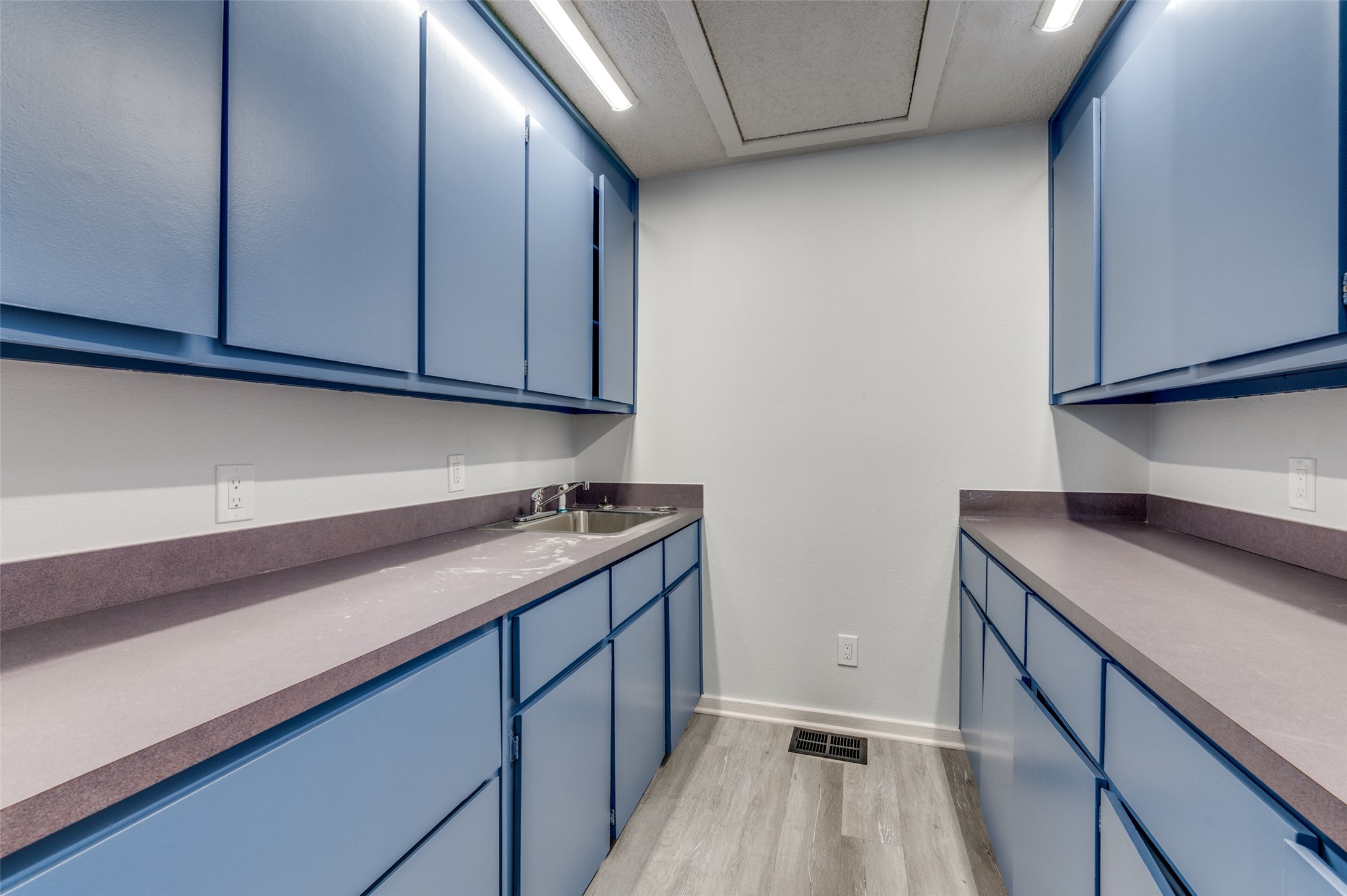 1725 Cimarron Trail Hurst TX 76054