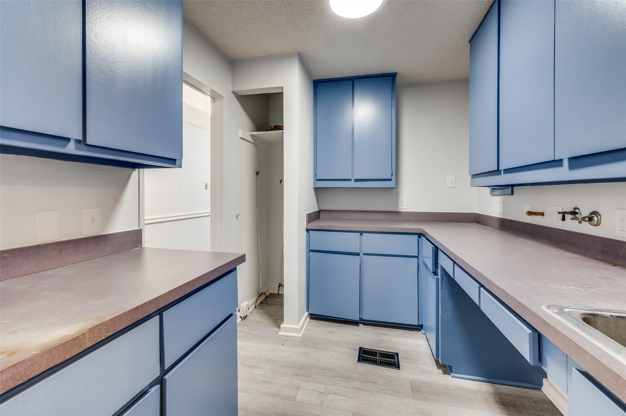 1725 Cimarron Trail Hurst TX 76054