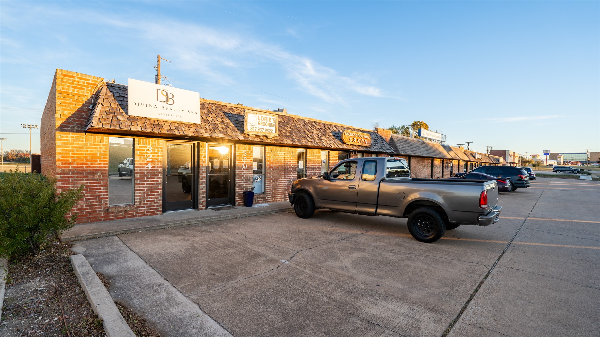 320 N Jim Wright Freeway White Settlement TX 76108