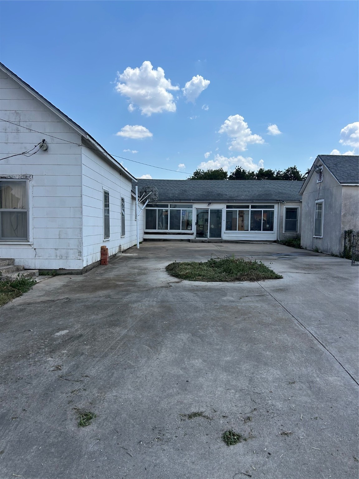 199 N Main Street Rhome TX 76078