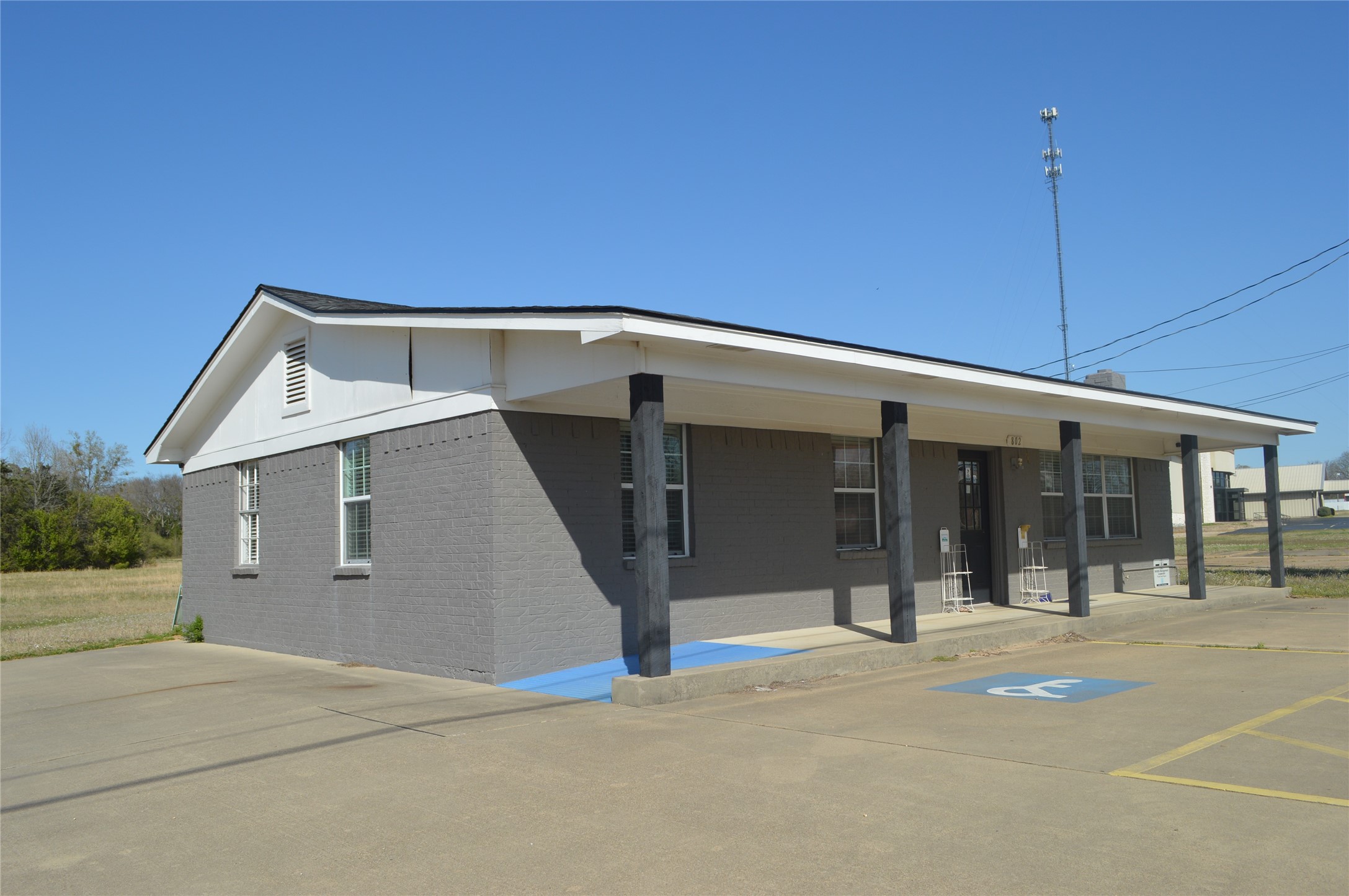 802 W Front Street De Kalb TX 75559