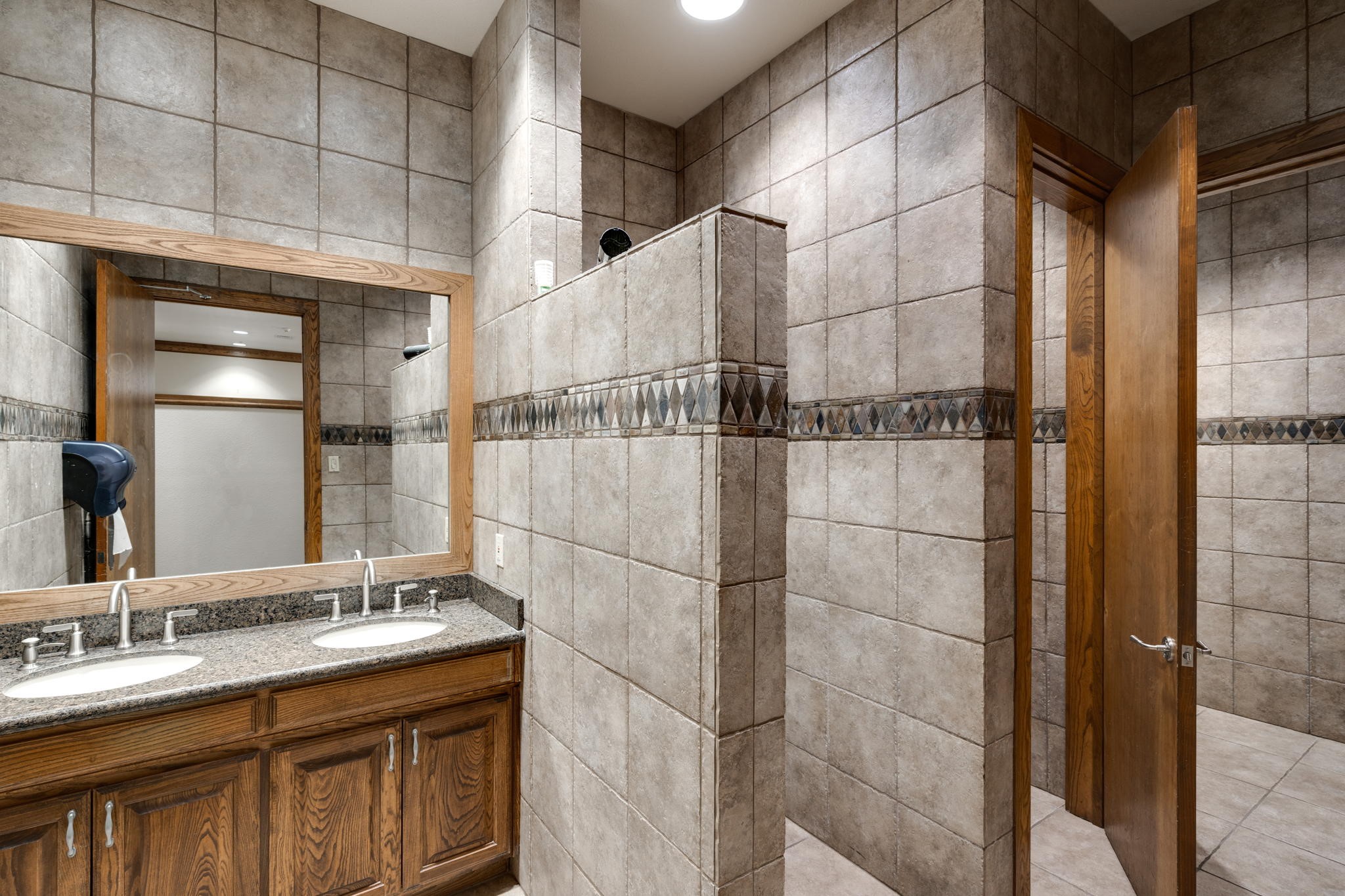 2405 Mustang Drive Grapevine TX 76051