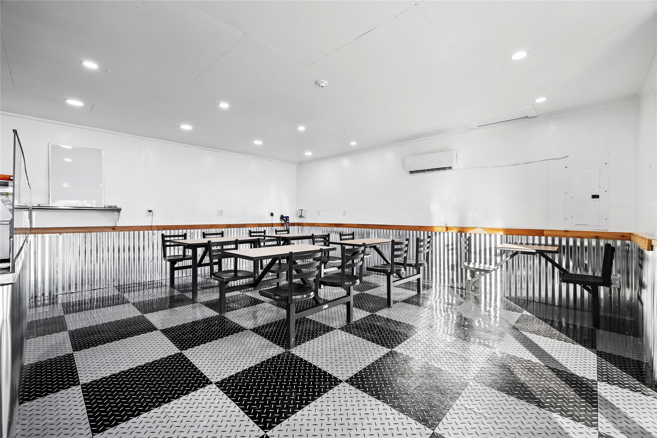 100 E Oak Street Yantis TX 75497