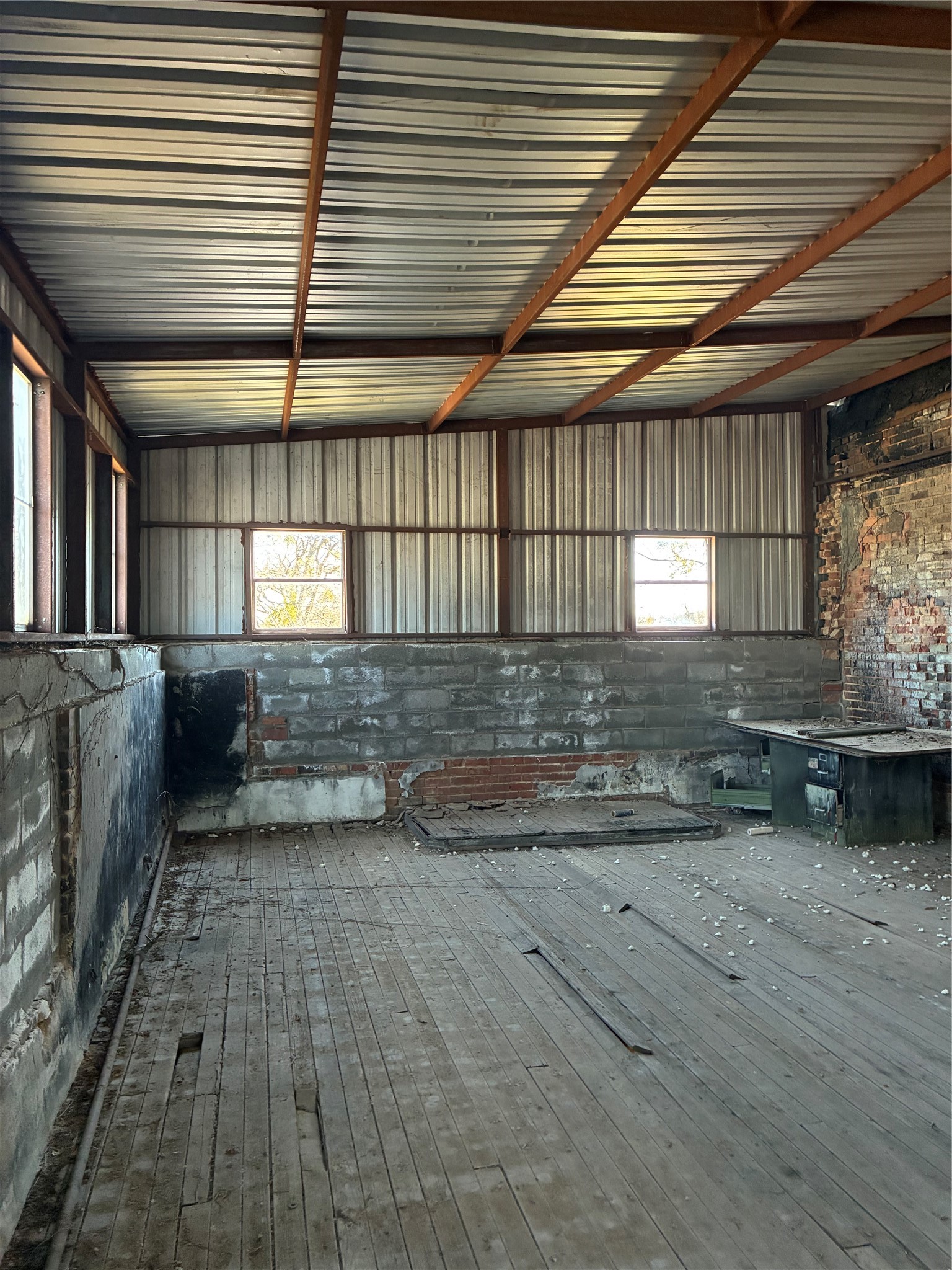 204 N Main Street Ector TX 75439