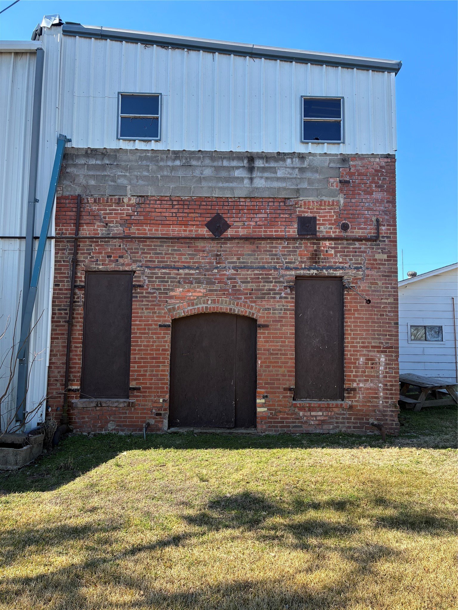 204 N Main Street Ector TX 75439