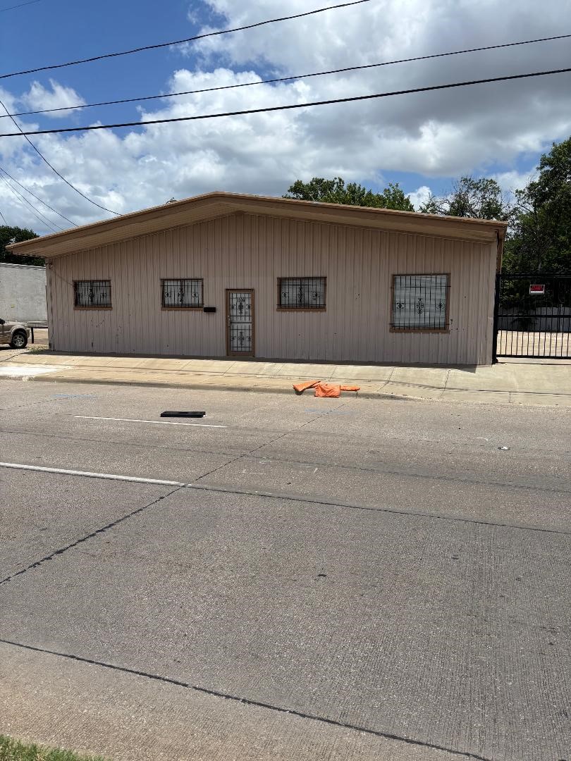 3306 Sylvan Avenue Dallas TX 75212