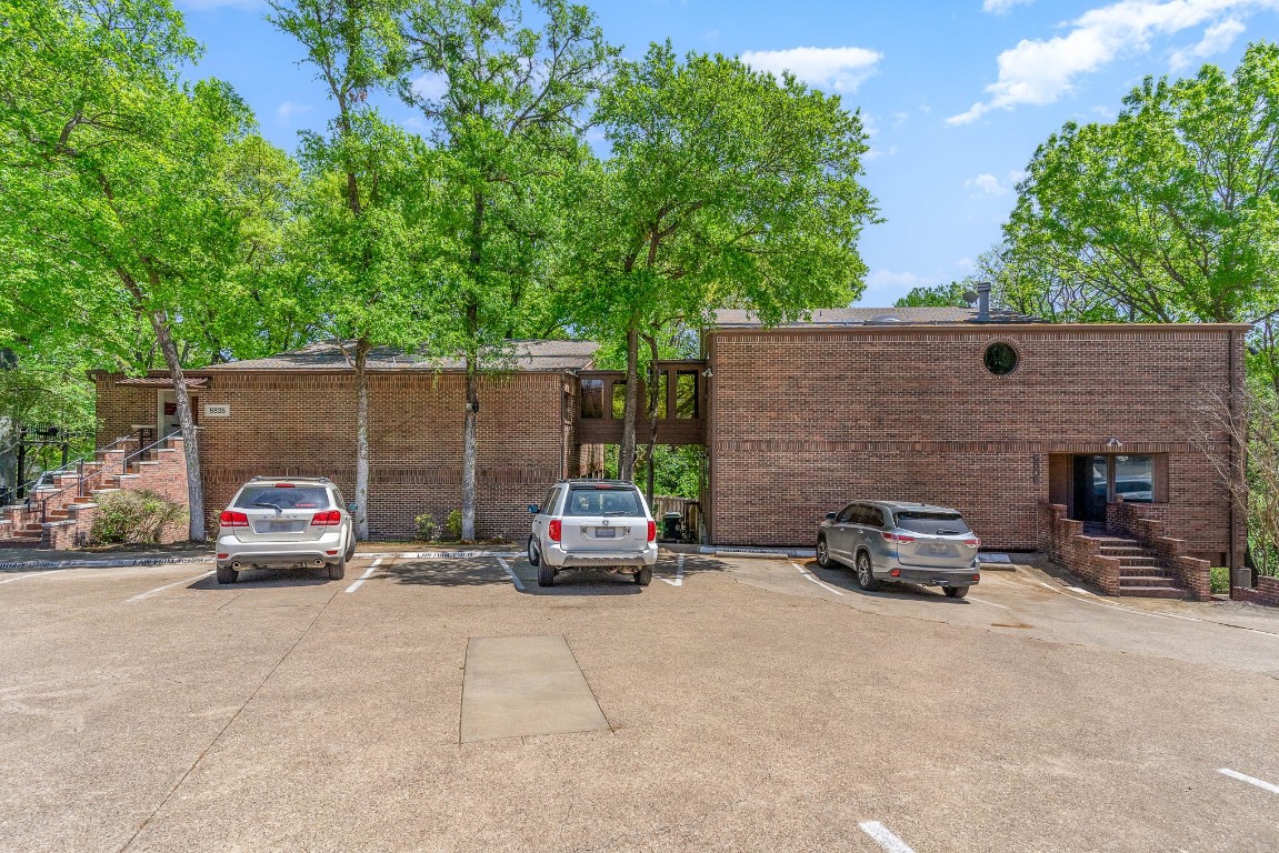 8828 Greenville Avenue Dallas TX 75243