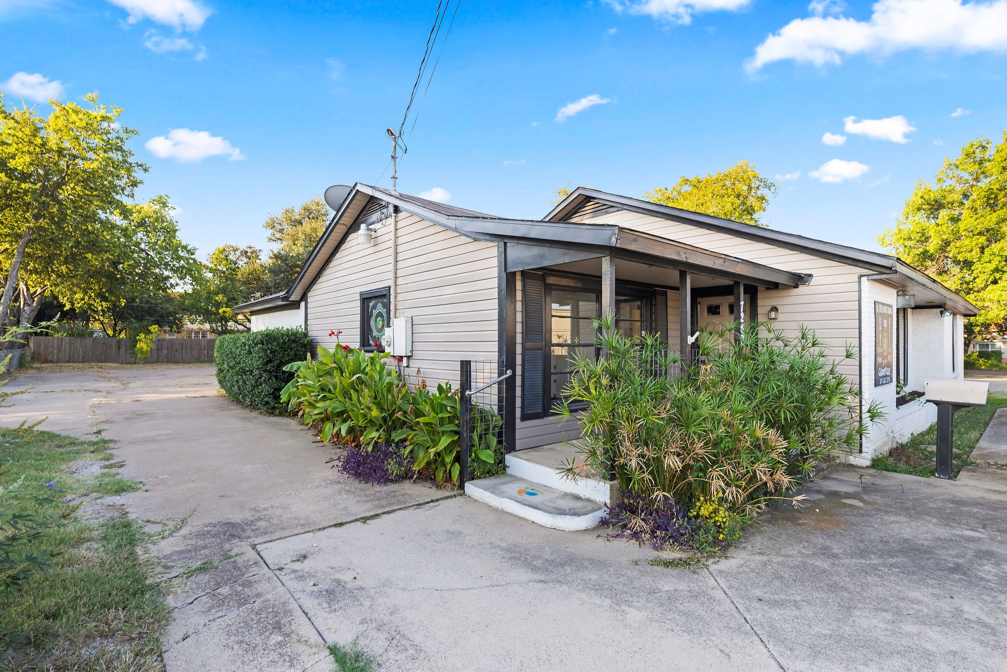 7240 Glenview Drive Richland Hills TX 76180