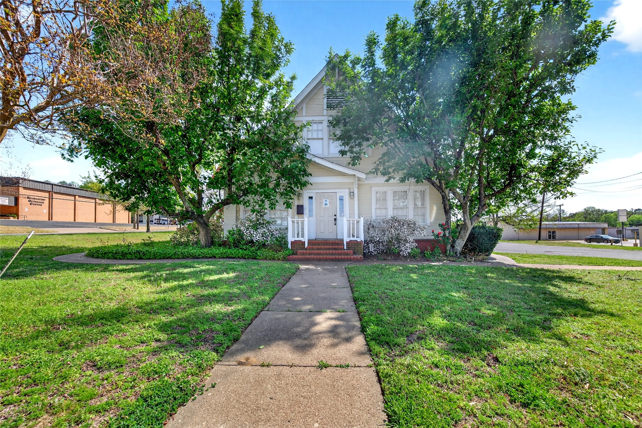 214 E College Street Athens TX 75751