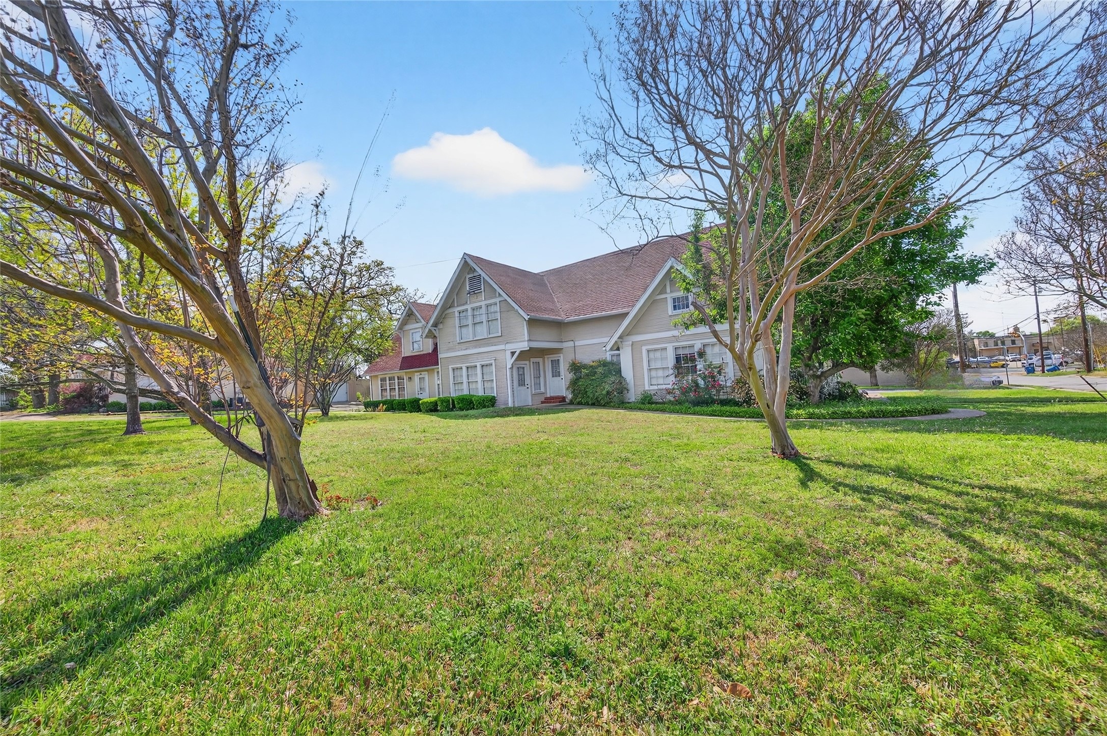 214 E College Street Athens TX 75751