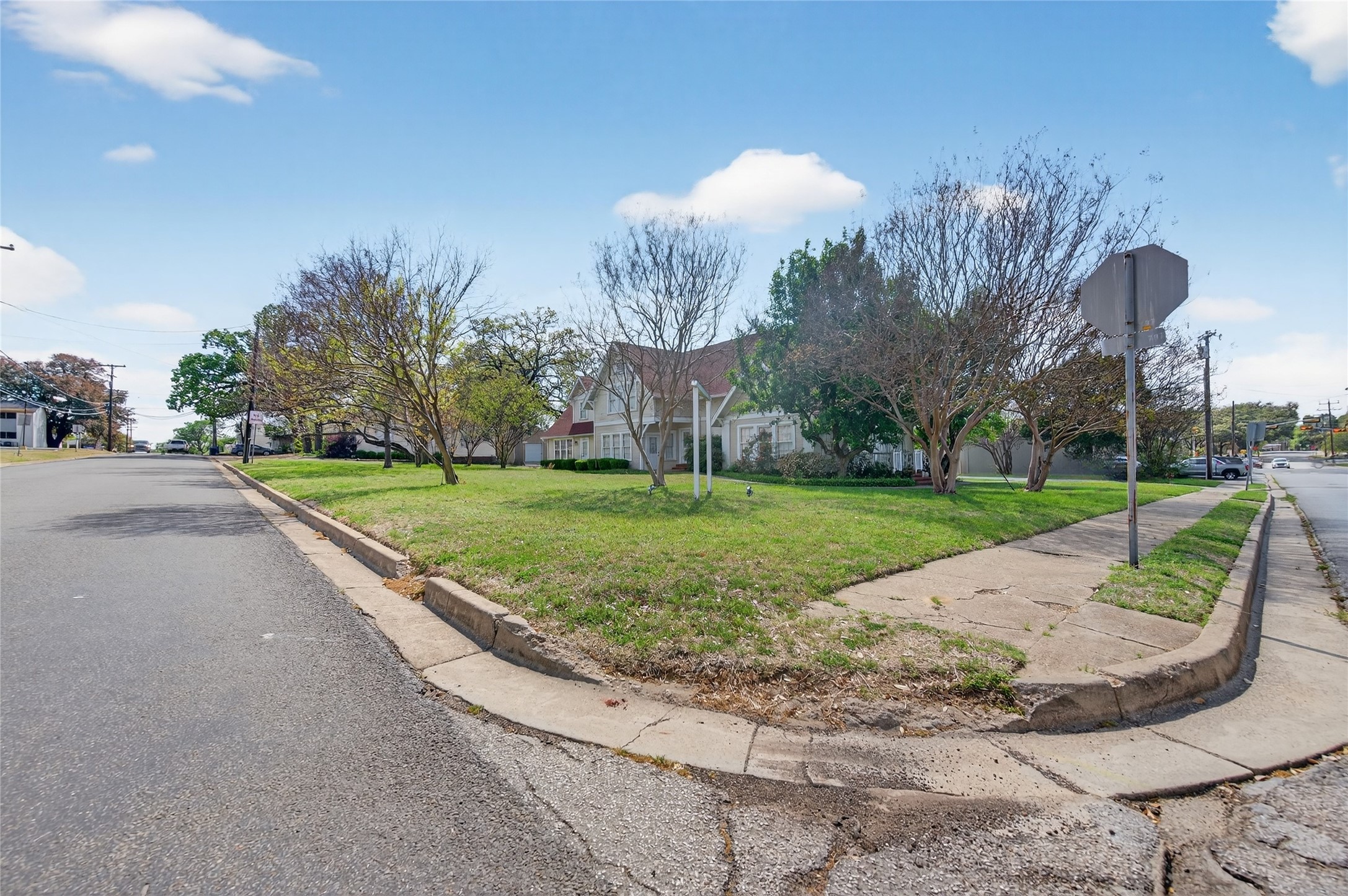 214 E College Street Athens TX 75751