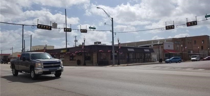 102 N Ellis Groesbeck TX 76642