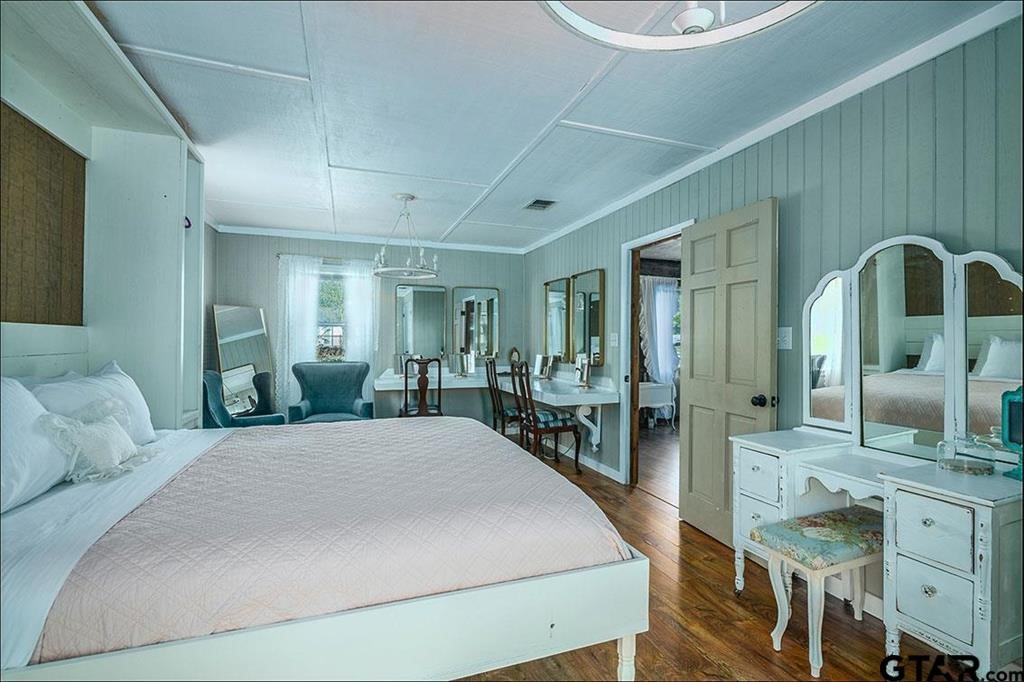 4588 Sh 110 Grand Saline TX 75140