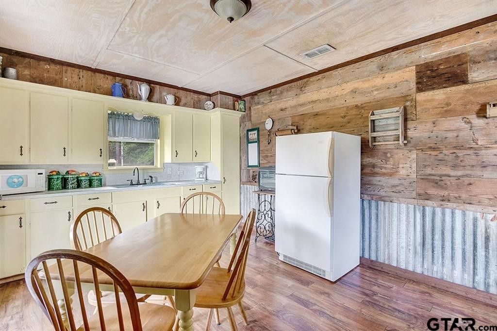 4588 Sh 110 Grand Saline TX 75140