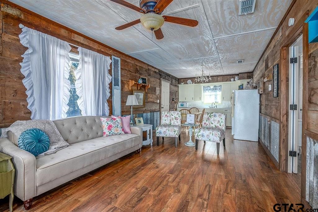 4588 Sh 110 Grand Saline TX 75140