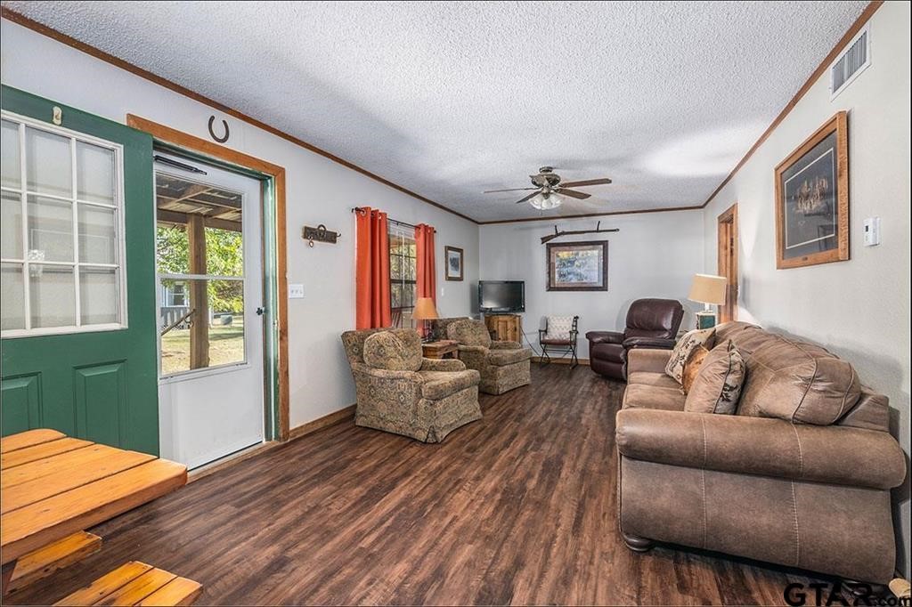 4588 Sh 110 Grand Saline TX 75140