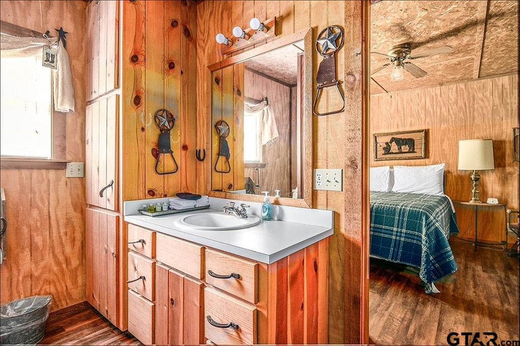 4588 Sh 110 Grand Saline TX 75140